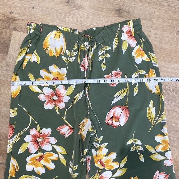 Jules & Leopold Floral Dress Capris - Picture 9 of 11